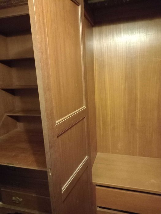 Roupeiro com papeleira