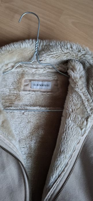 Casaco pele sintética  com pelo por dentro