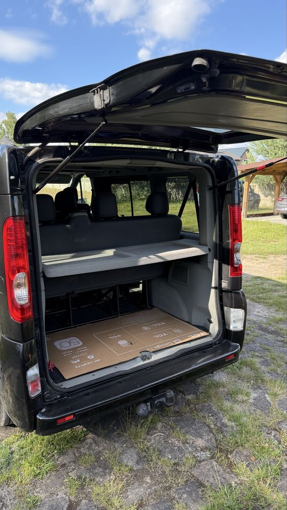 Renault Trafic Black Edition 2010 2.0 dCi 115KM 7-osobowy