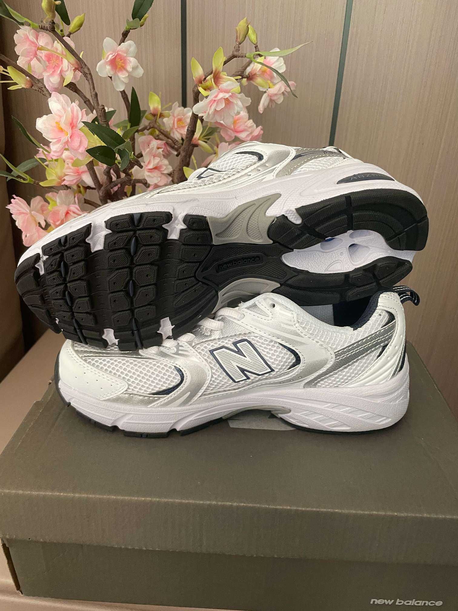 Białe tenisówki New Balance 530 w rozmiarze 40