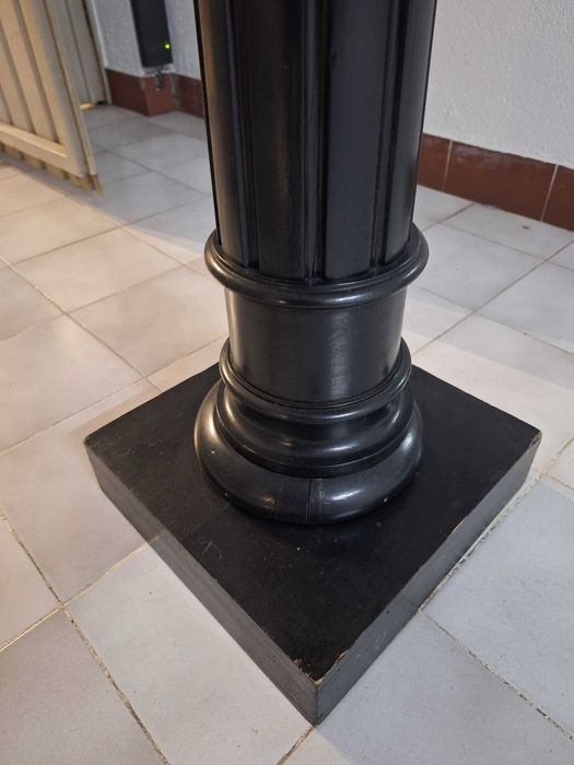 Pedestal em excelente estado