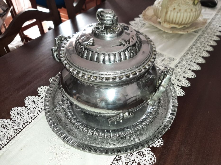 Terrina antiga alumínio polido