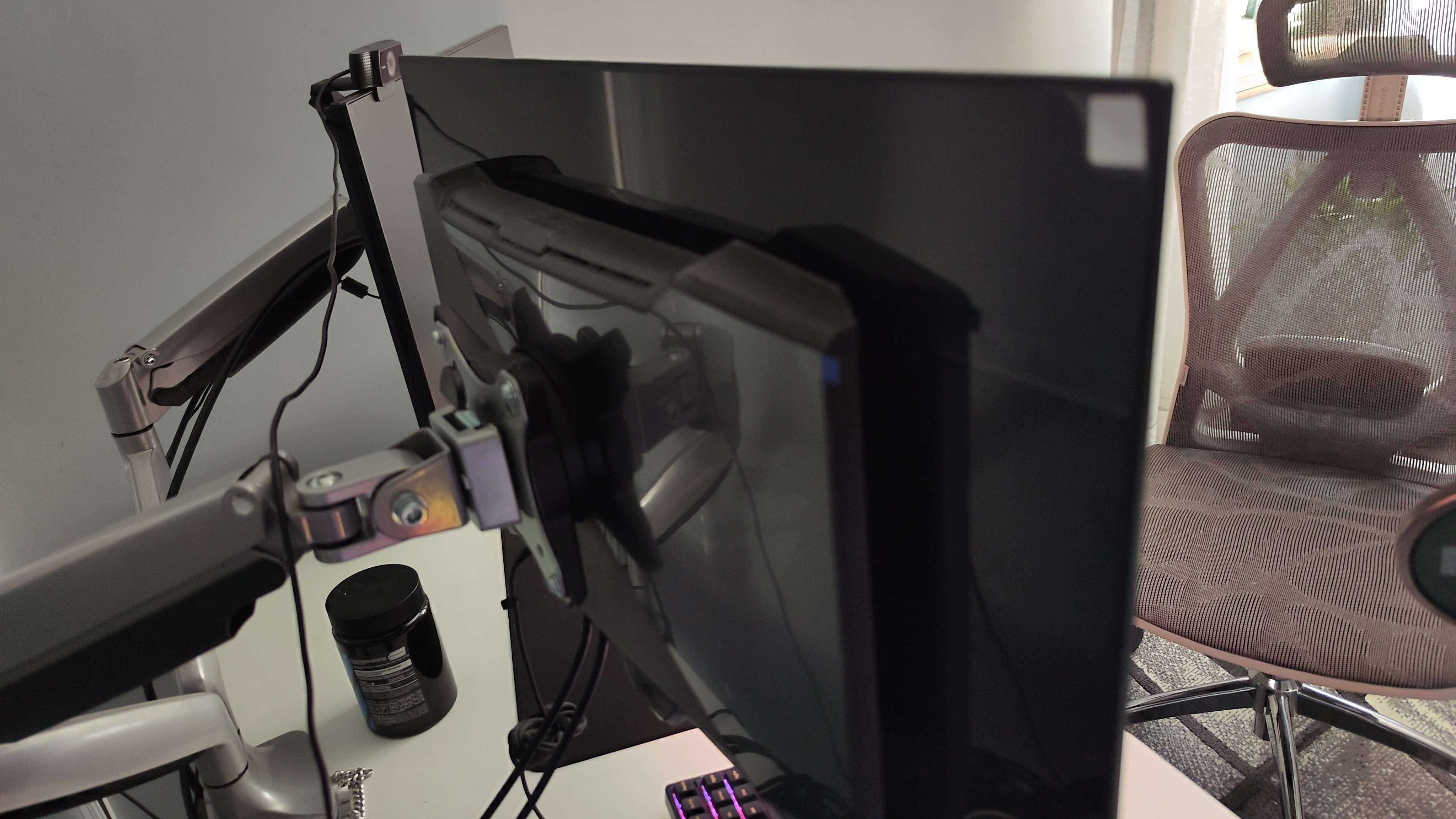 Asus Rog Swift Oled PG27AQDP com 6 meses