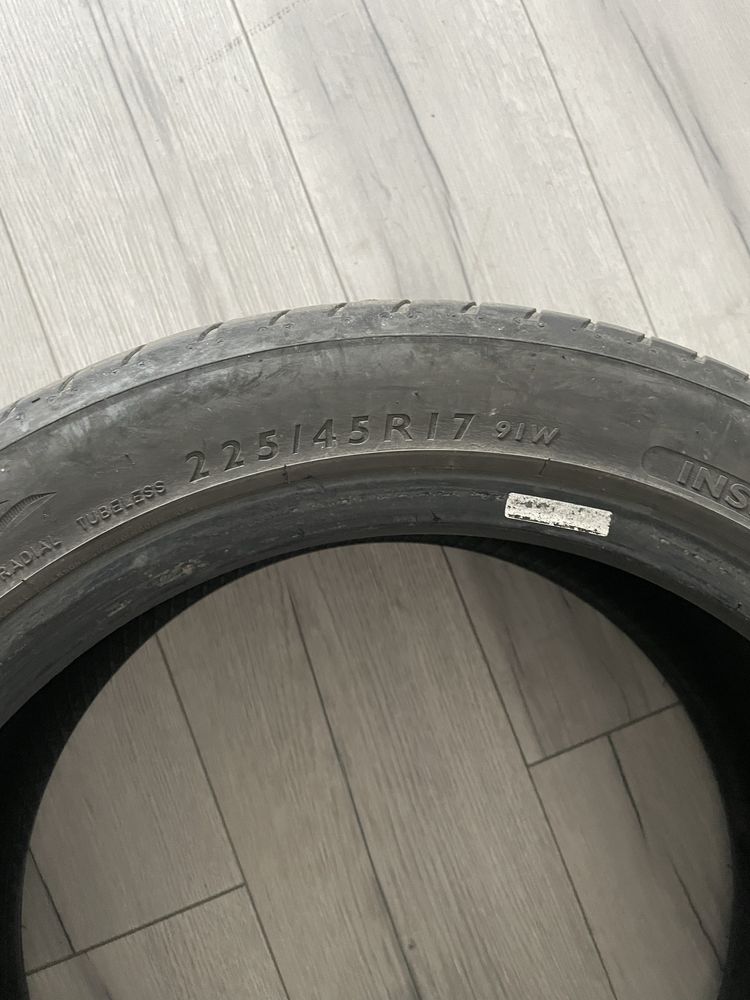 Dunlop 225x45 R17