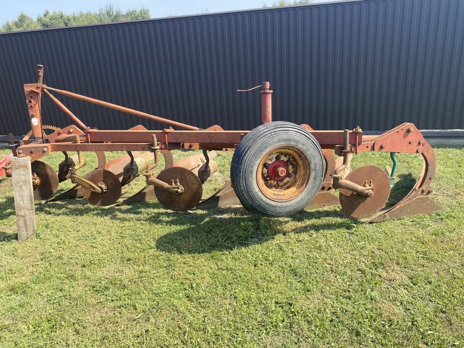 Плуг 4+1 Kverneland , Lemken