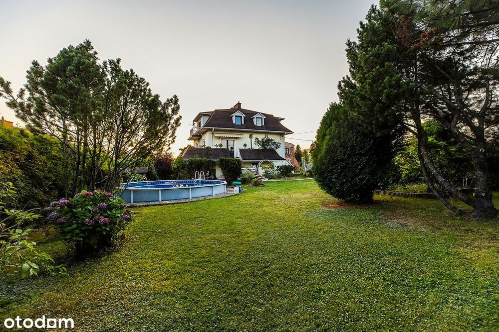 Dom wolnostojący z ogrodem i basenem w Mogilanach – 250 m²