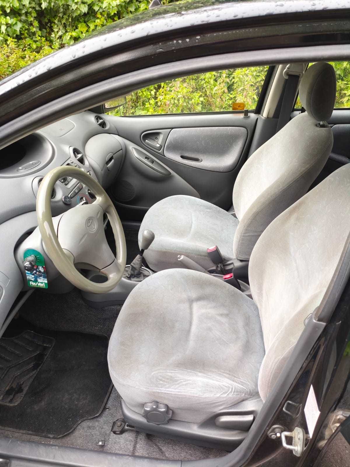 Toyota Yaris 1.0 a Gasolina (2001) – Fiável, Económico