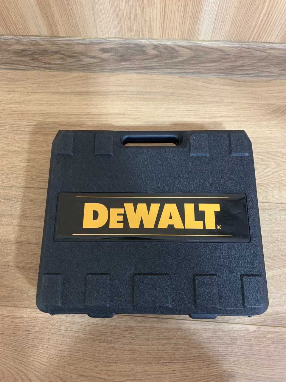 Потужний шуруповерт dewalt 24V на 2 акумулятора