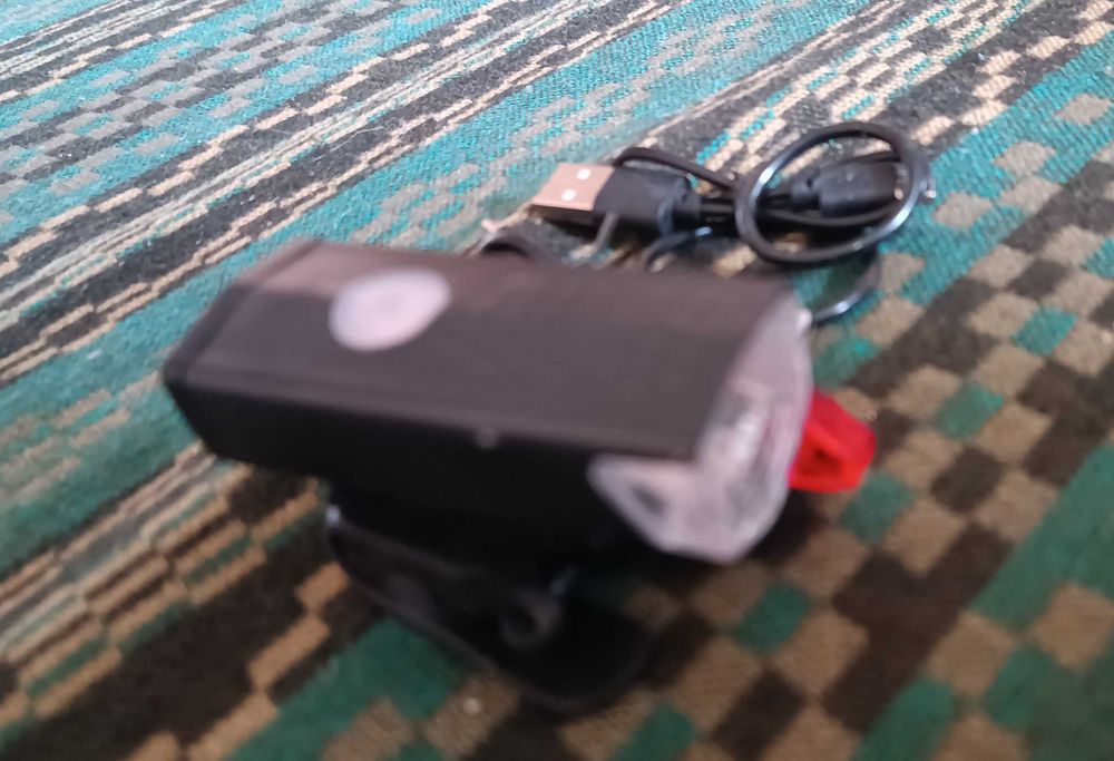 Велофара набор на аккумуляторе фара и задний стоп красный