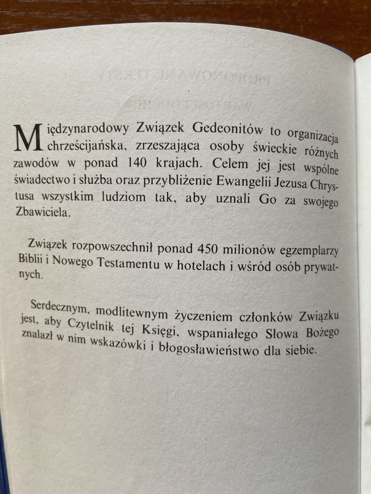 Nowy Testament i Psalmy. The Gideons International.