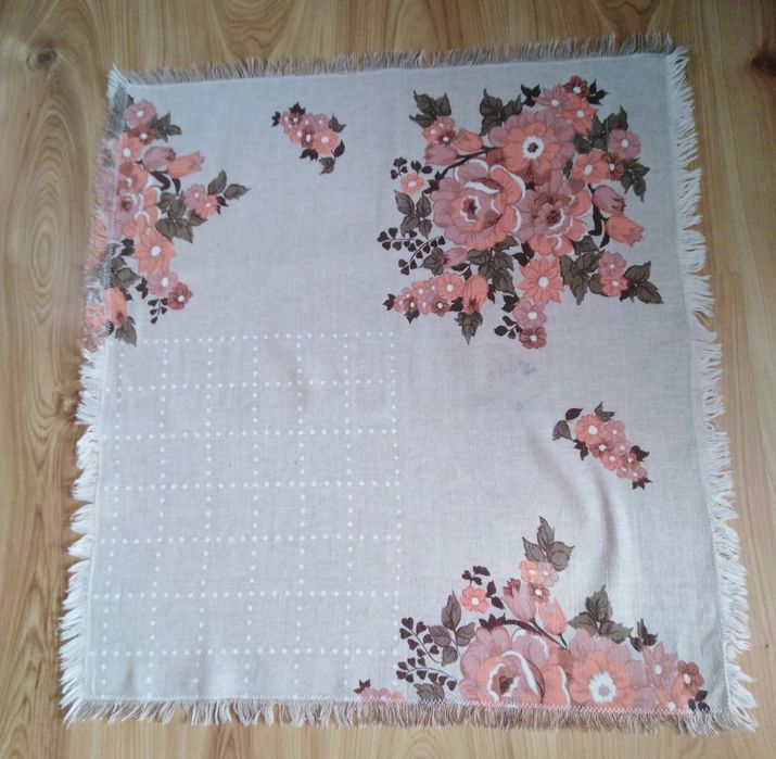 Obrusy, materiały do przeróbki 4 szt sprzedam całość