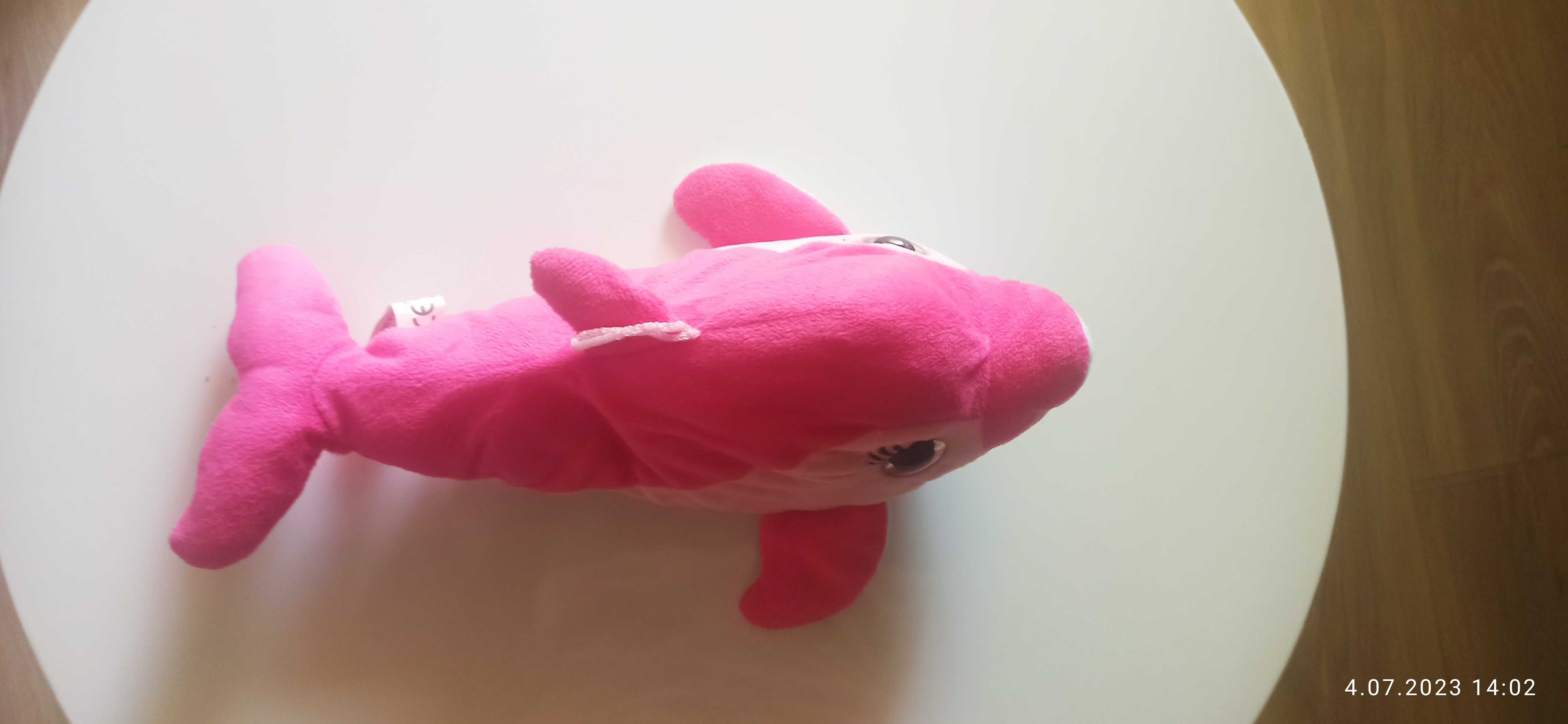 maskotka różowy delfinek