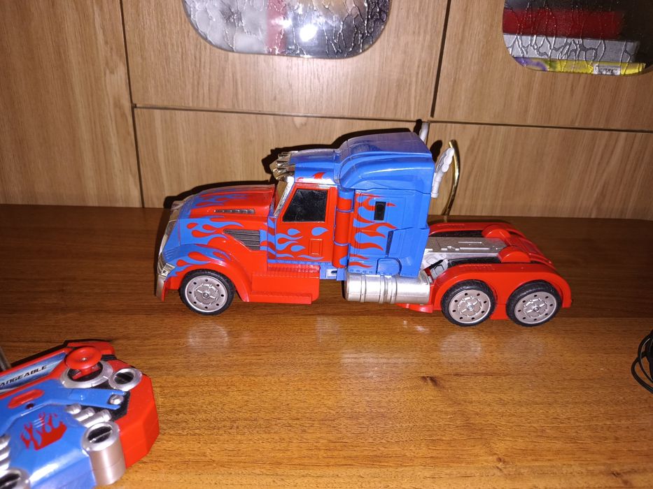 Машина робот на акамуляторе и пульте