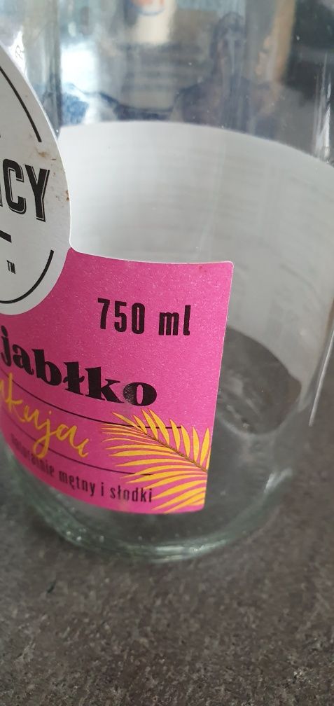 Butelki szklane na soki z zakrętkami o pojemności 750ml