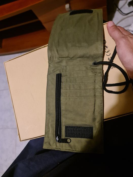 Vendo bolsa lacoste,calvin,guess e comando  para telefone