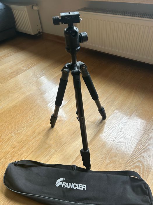 Statyw do aparatu z głowicą kulowa