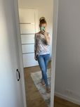 Sweter w kwiaty z odkrytymi plecami S