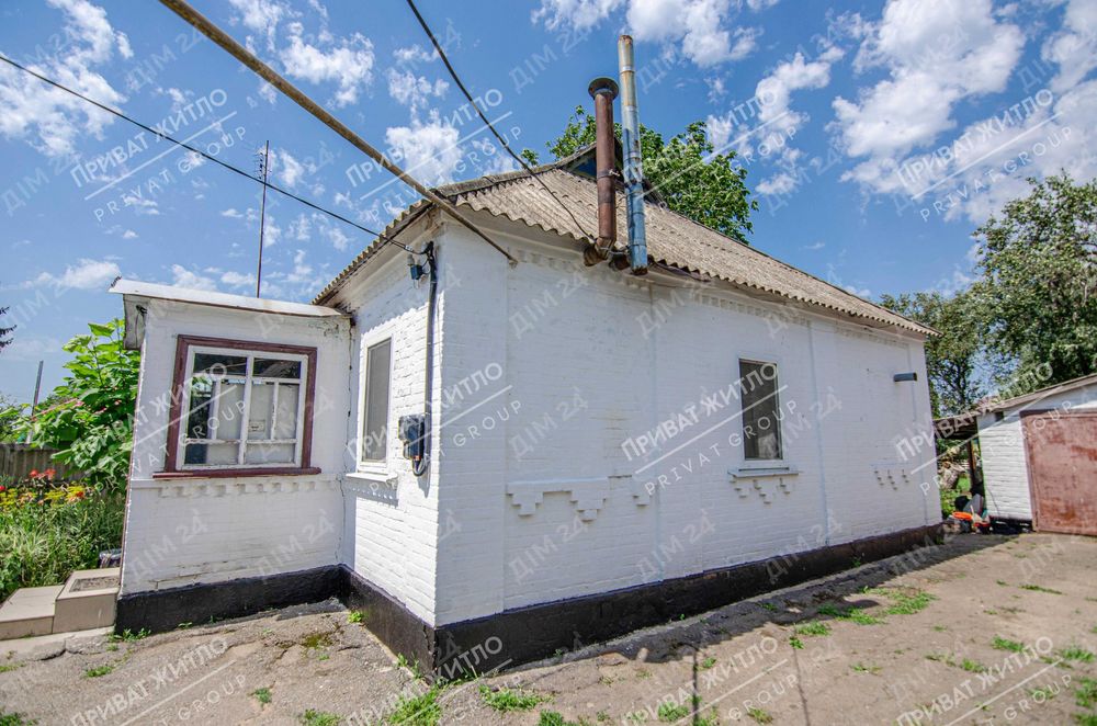 Продається гарний будинок в передмісті Полтави.