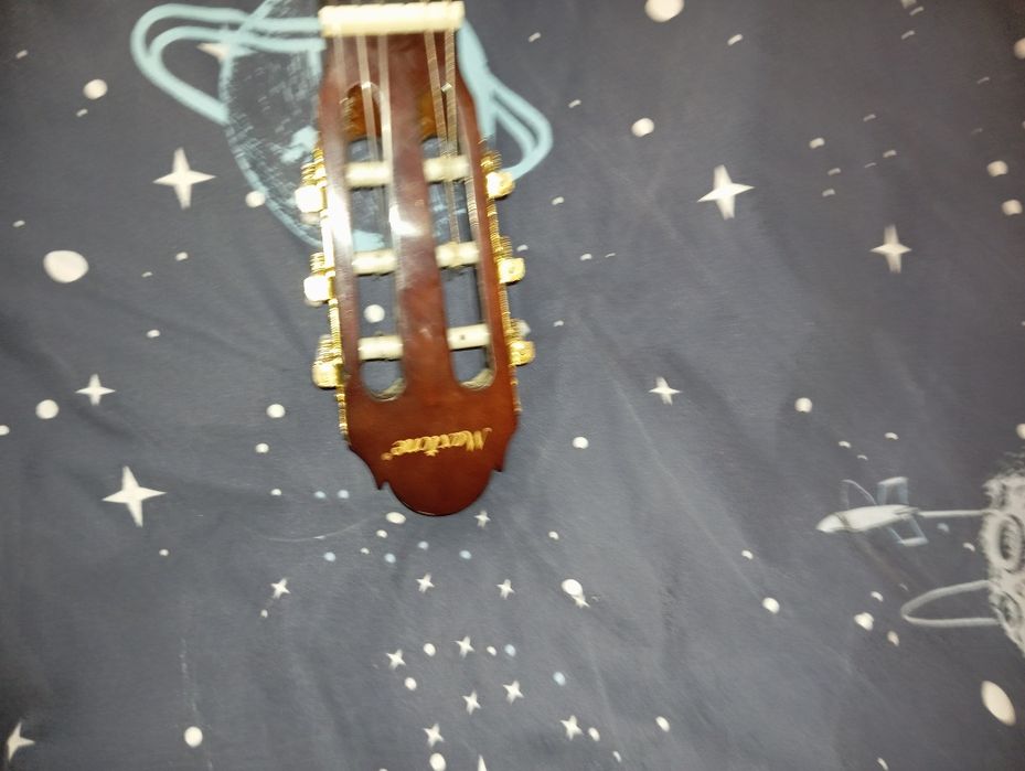 Продам гітару Класичну Max tone