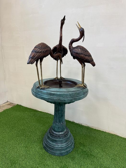 FONTANNA Z BRĄZU - trzy czaple - pelikany
