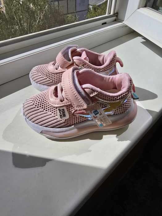 Кросівки, мокасини для дівчинки