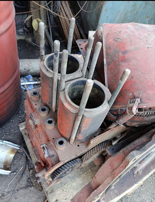 Блок двигуна т25 , ще є маховик піддон і кожух маховика.