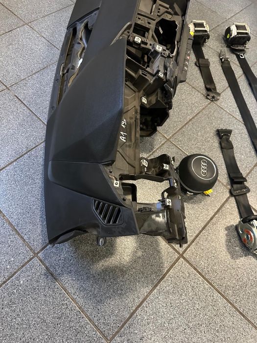 Audi a1 19r konsola Airbag deska pasy Oryginal