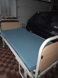 Cama de hospital articulada usada em bom estado,