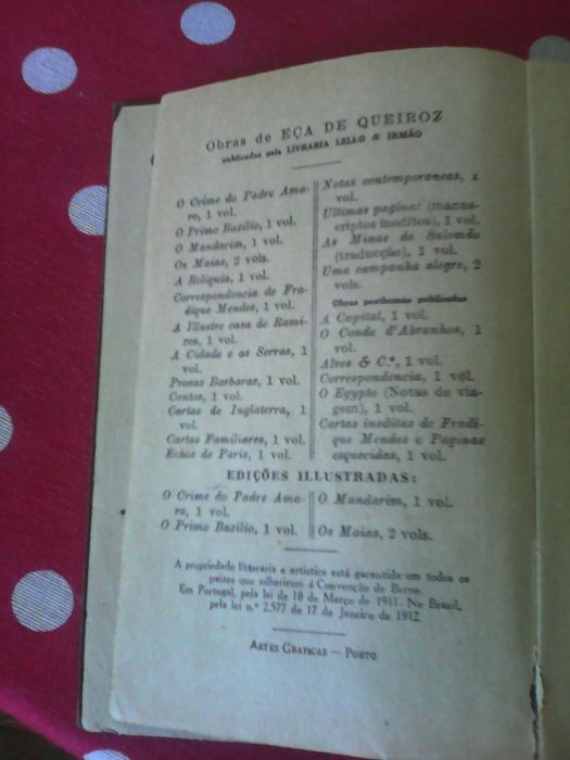 Livro antigo O crime do Padre Amaro