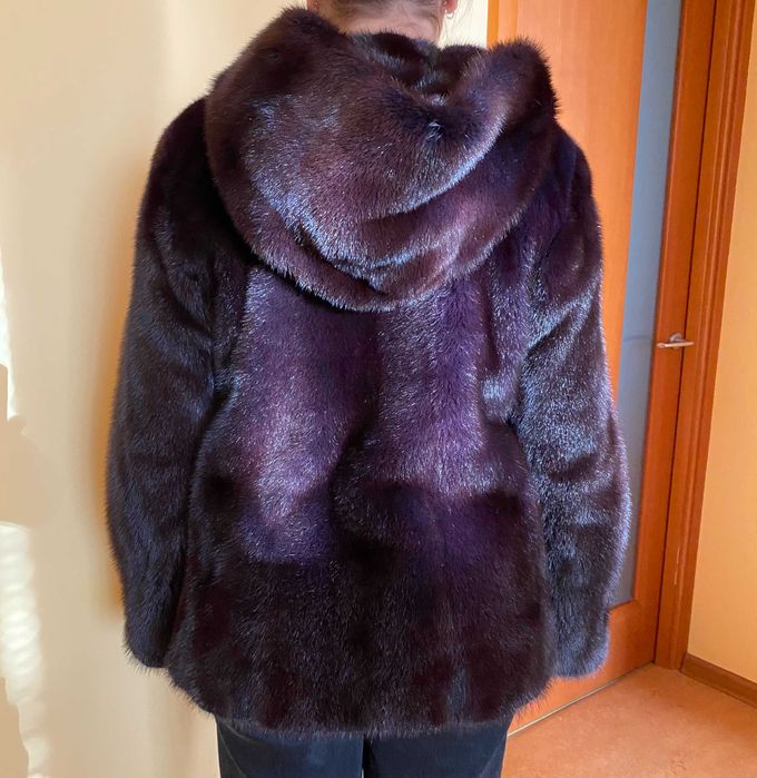 Продам норкову шубу