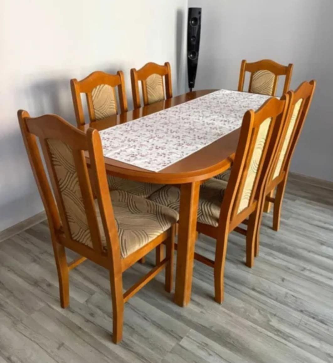 Stół z krzesłami