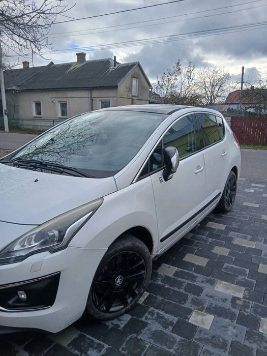 Пежо Peugeot 3008 2013 року дизель 2,0 автомат