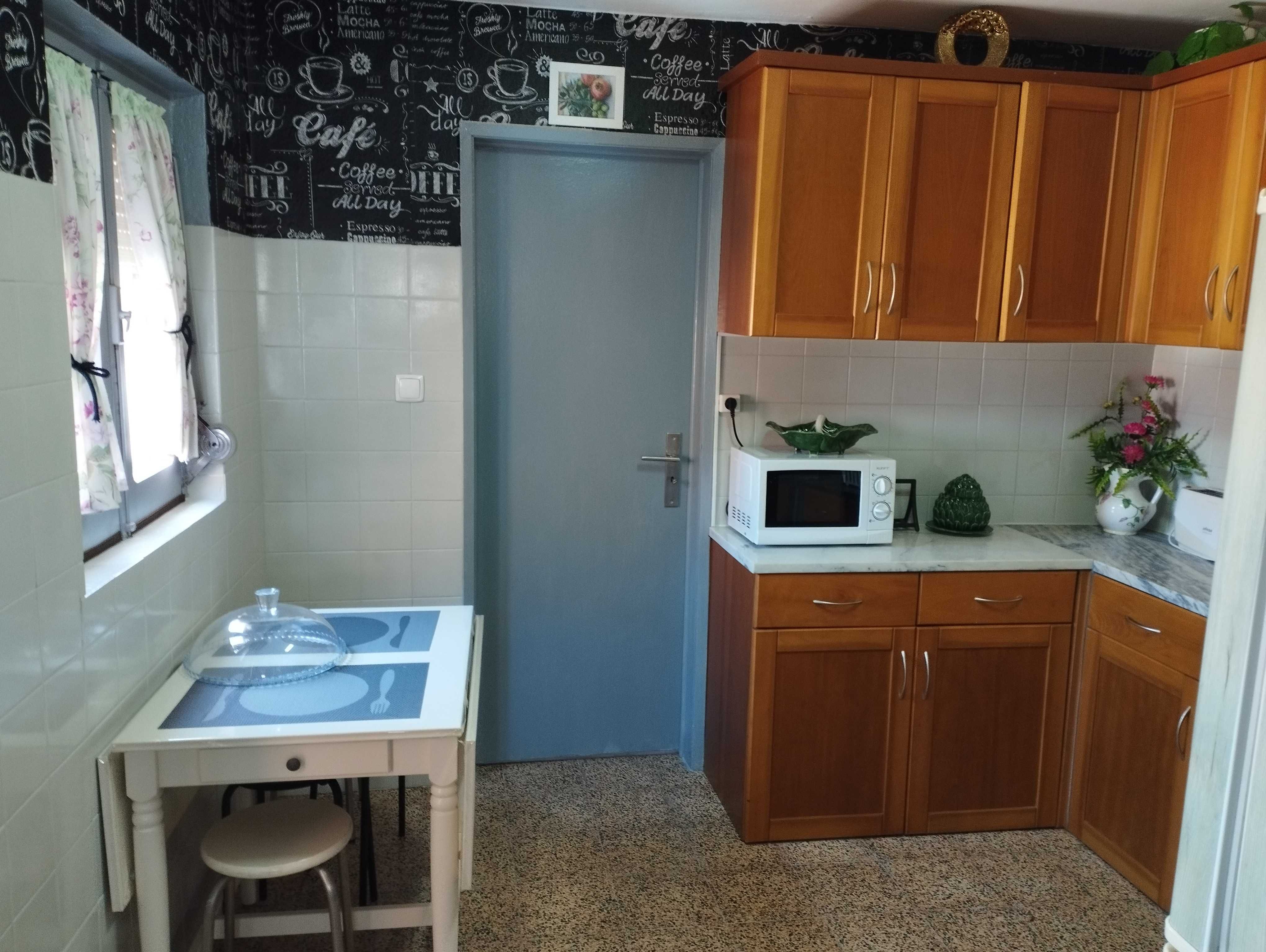Arrenda-se casa para professores