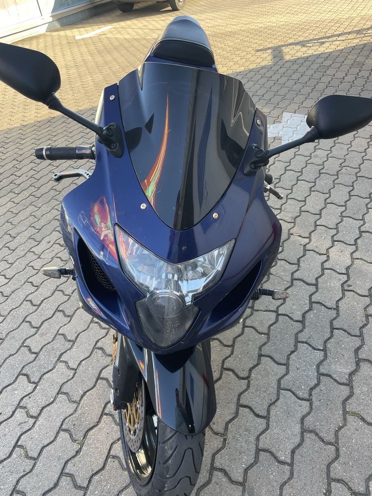 Suzuki gsxr-r 600