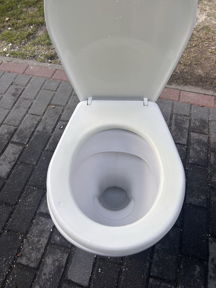 Toaleta z klapa