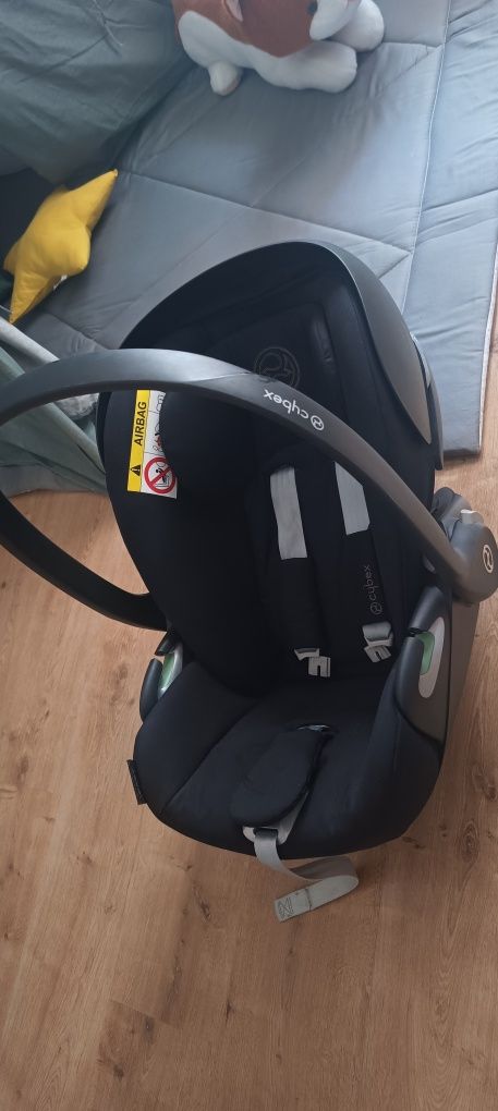 Fotelik nosidło z bazą Cybex stan idealny