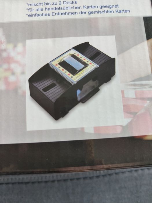 Máquina elétrica para baralhar cartas, para 2 baralhos.