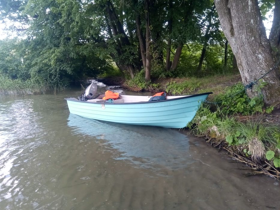 Łódka wędkarska  410 z przyczepką