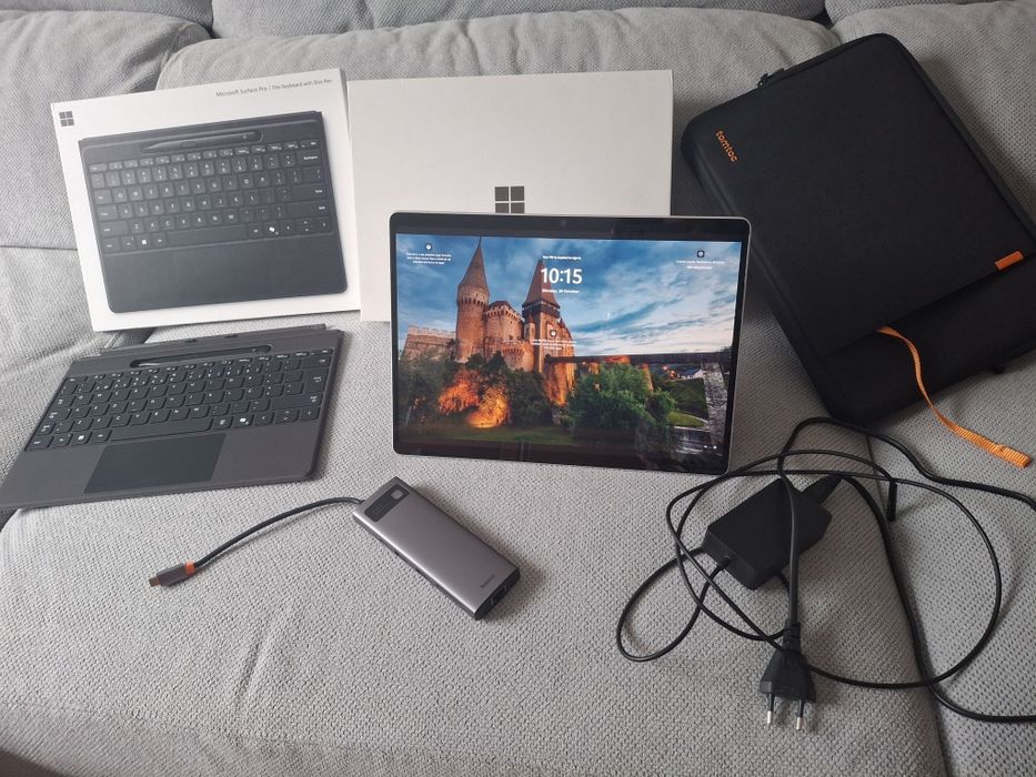 Microsoft Surface Pro 11 X Plus 512GB top extras