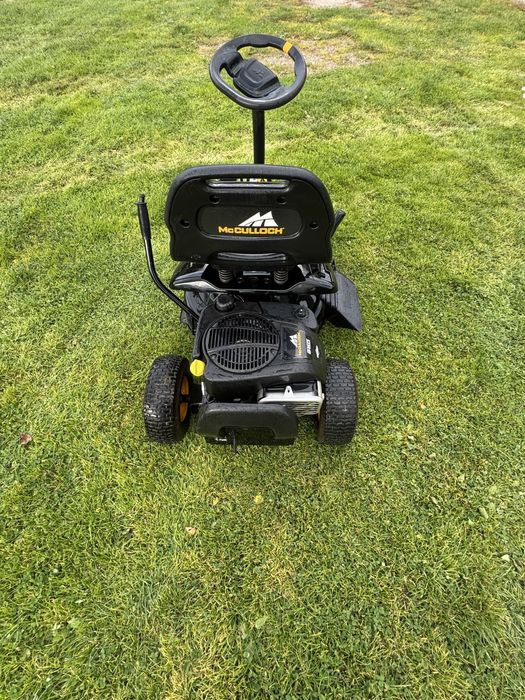 Ciągniczek do koszenia trawy McCULLOCH