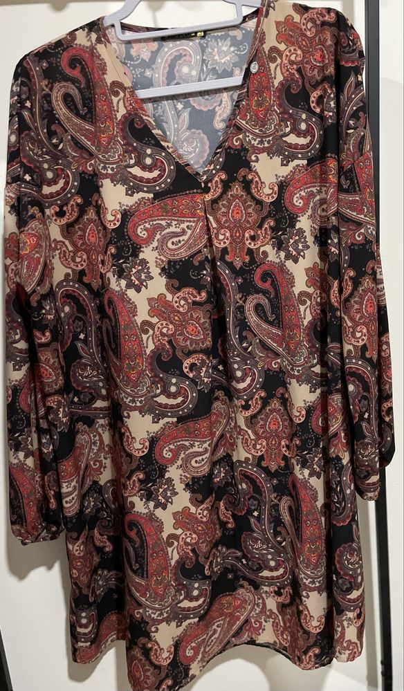 Vestidos para desocupar roupeiro.