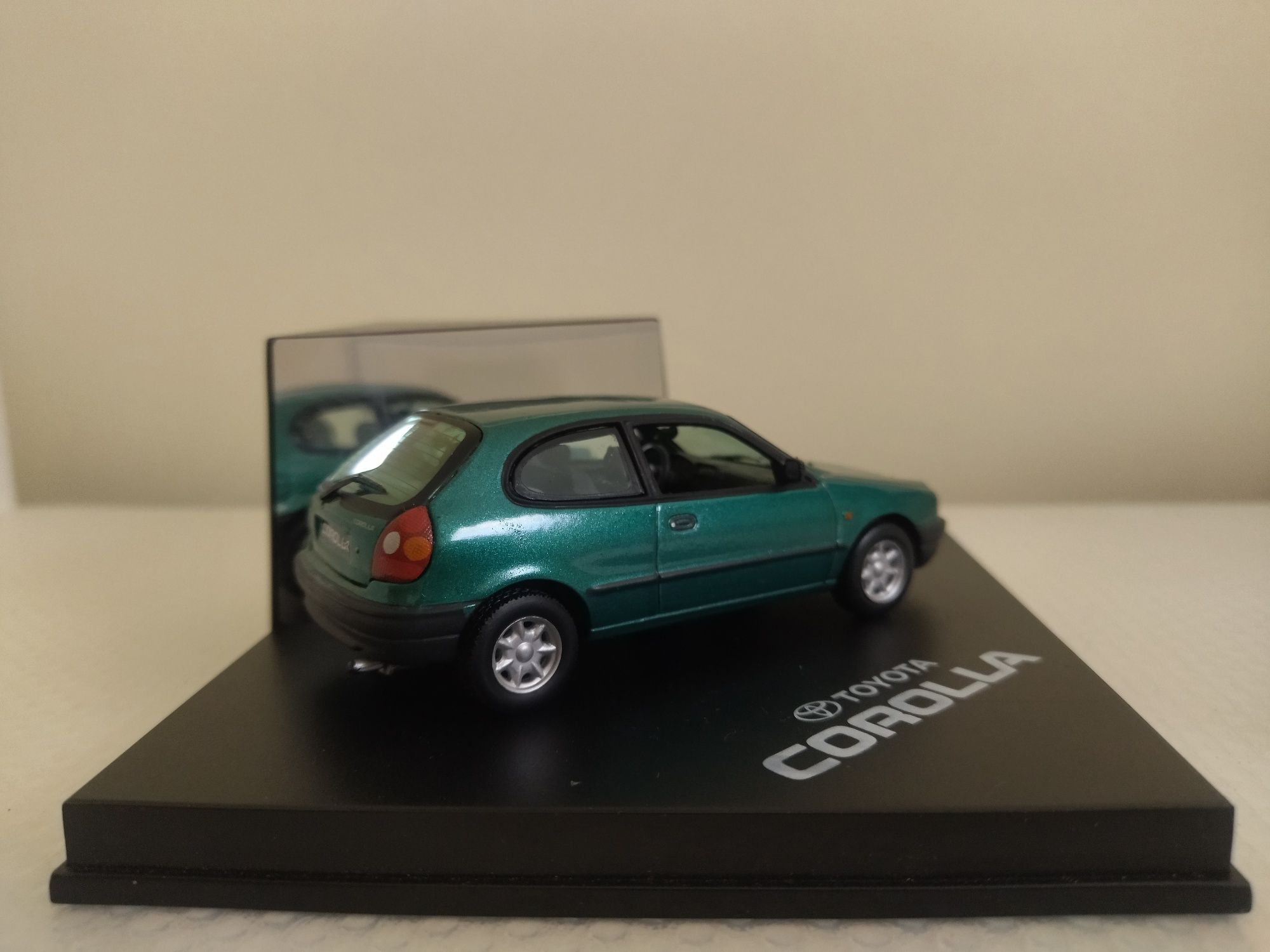 Miniatura Toyota Corolla 1/43 Nova