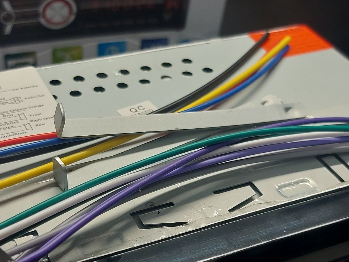Nowe radio samochodowe do każdego auta 2xusb bluetooth aux pilot