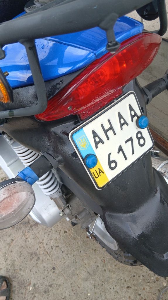 Скутер з документами і номером