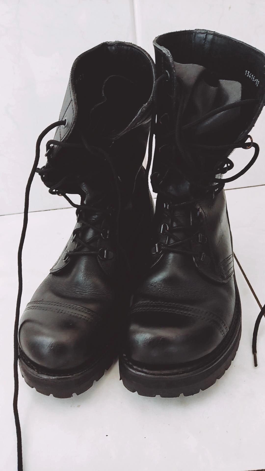 Botas pretas militares