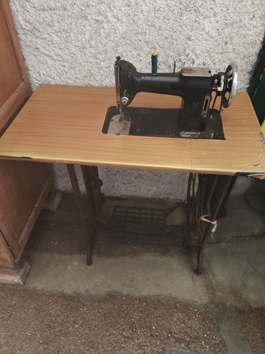 Máquina de costura Oliva