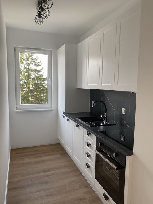 Do wynajęcia 52 m2  3 nieprzechodnie pokoje   Metro Chrzanów