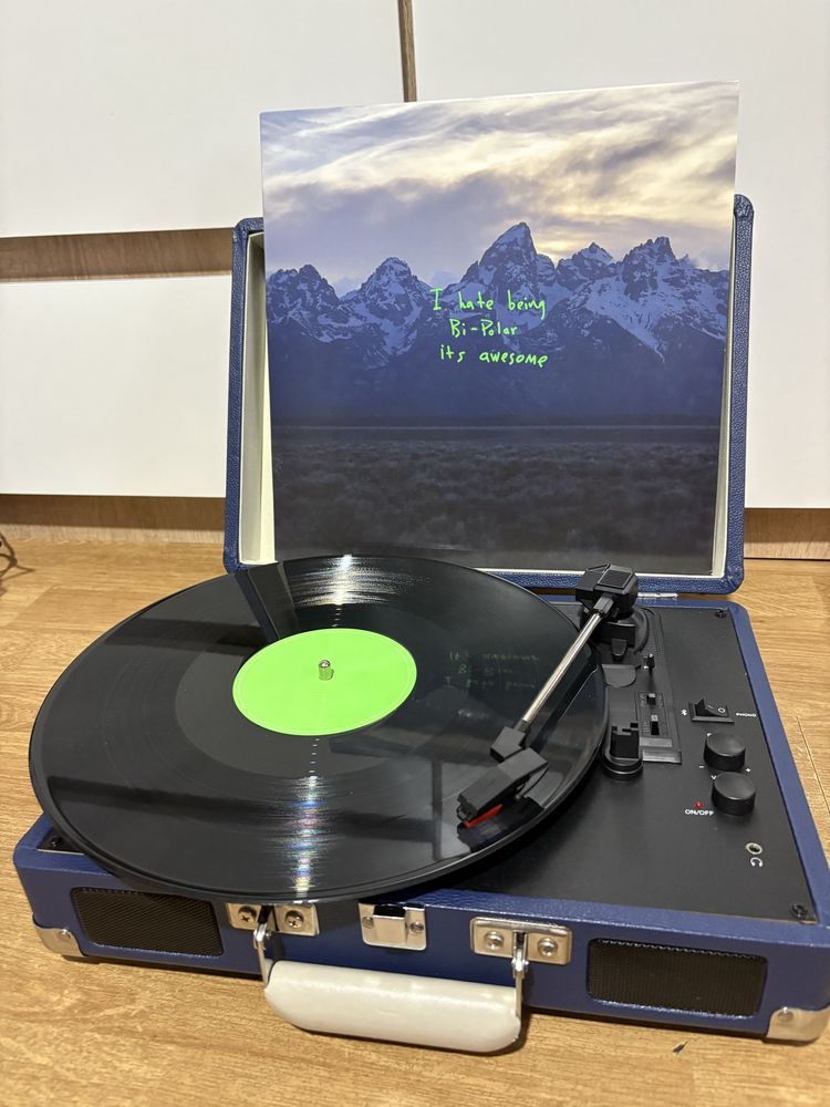 Gramofon Crosley + Winyl Kanye West „Ye”