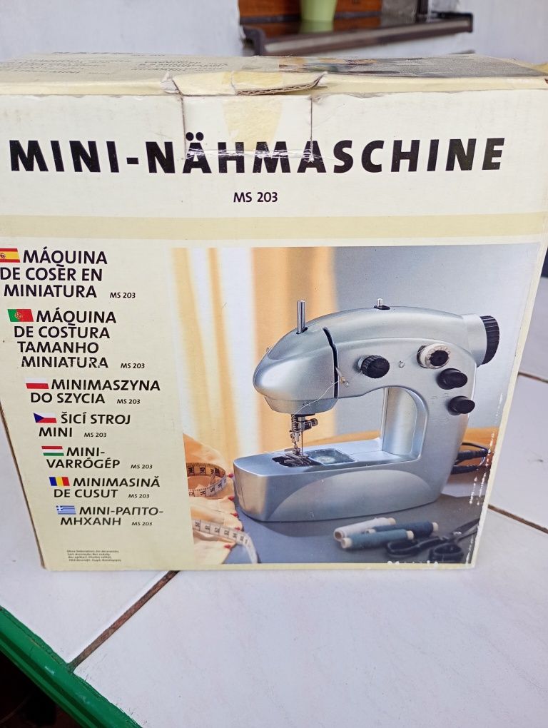 Mini maszyna do szycia