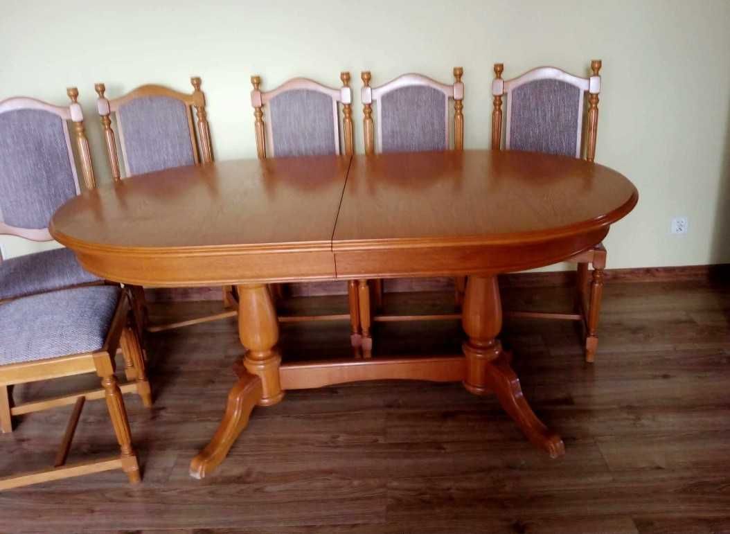 Stół z drewna z 6 krzesłami